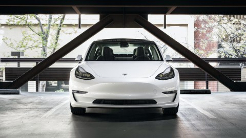 Tesla gedwongen 1,1 miljard euro EU-steun voor Duitse accufabriek af te wijzen