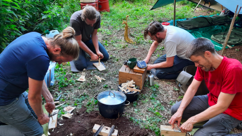 Wildkampeer kanotocht door Drentse natuur