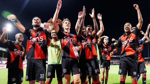 Almere City FC loot thuis tegen TOP Oss in KNVB Beker