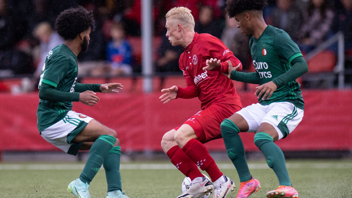 Kampioenspot van Ruitenheer Almere City FC O21 zaterdag in Rotterdam