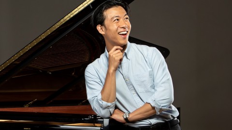 Een avond van contrasten met ‘pianist and communicator’ Derek Wang