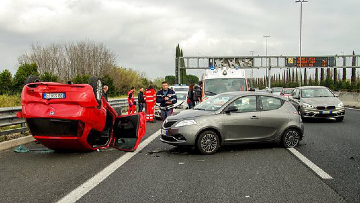 Gewonde bij ongeval op A27, verbindingweg naar A6 dicht