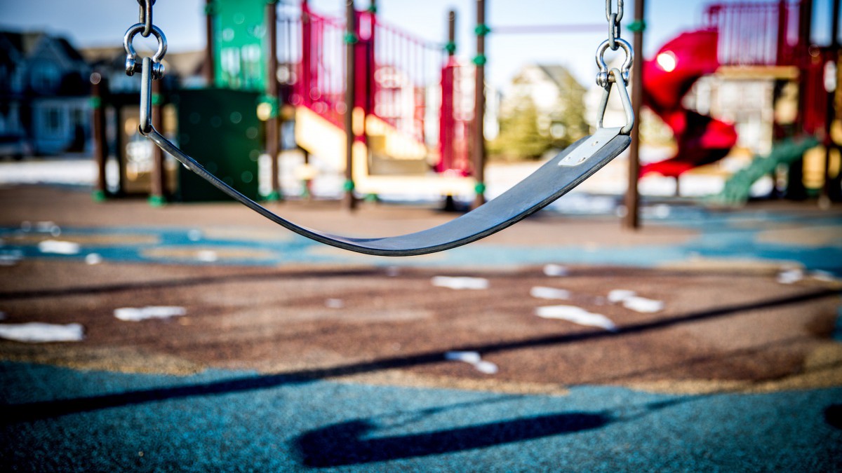 Kinderen helpen met vormgeven nieuwe speelplaats Muzenpark
