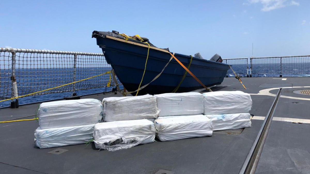 Zr.Ms. Zeeland vangt 350 kilo drugs