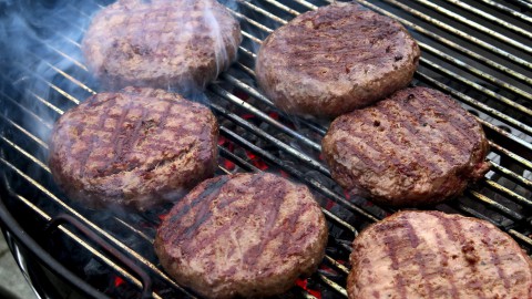 Albert Heijn roept verpakkingen AH Hamburgers terug