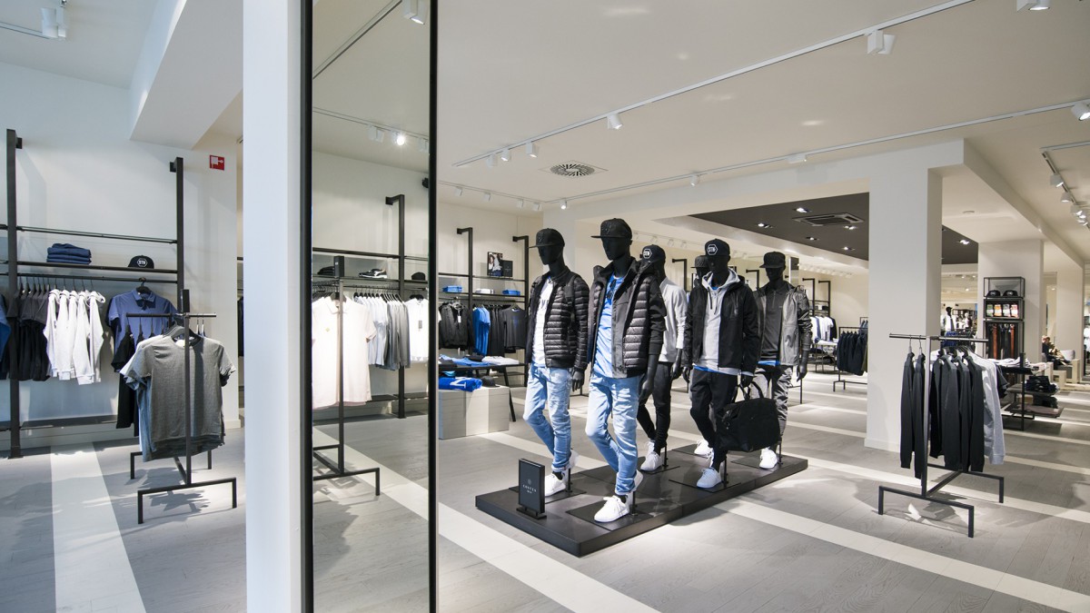 Kledingwinkel Costes feestelijk geopend