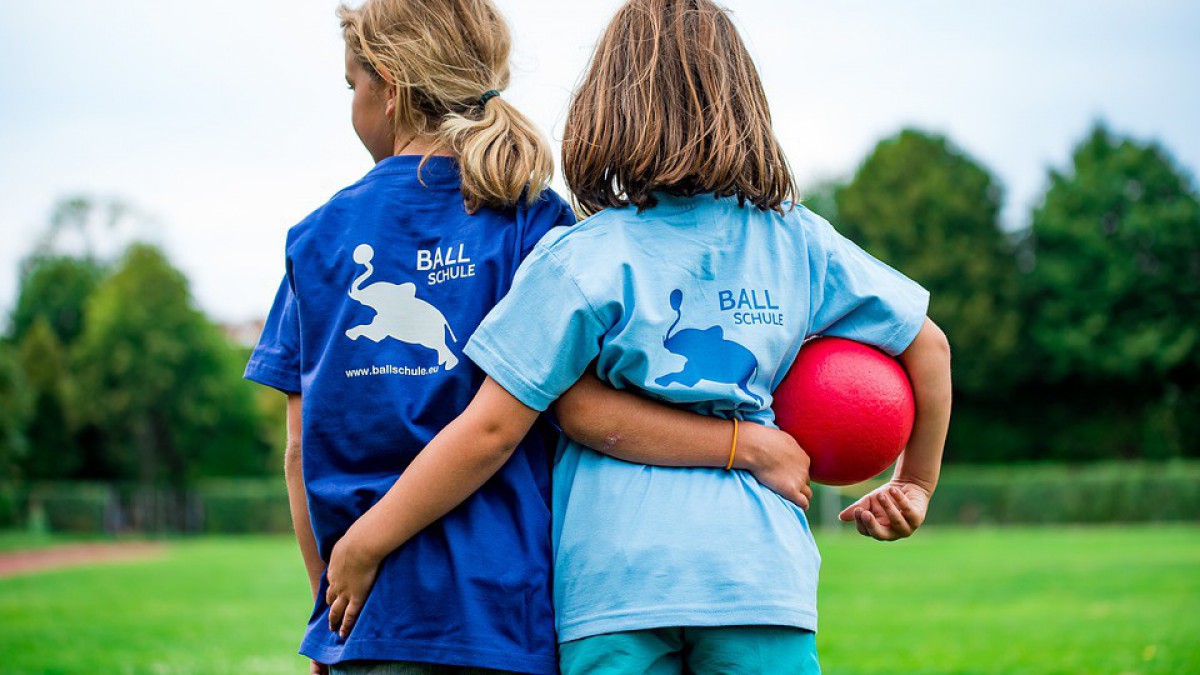 Acht kinderen krijgen Almeerse Kei