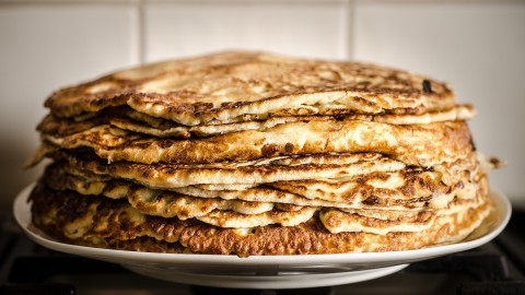 Jong bakt voor oud tijdens Nationale Pannenkoekdag