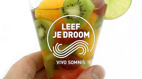 Vergeet vooral niet om je glas weer neer te zetten