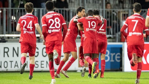 Almere City FC toont eenheid tegen FC Eindhoven