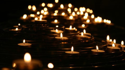 Senioren samen op pad tijdens lichtjestour 