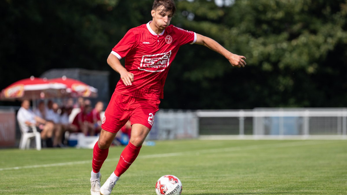 Twee hattricks bezorgen Jong koppositie Derde Divisie