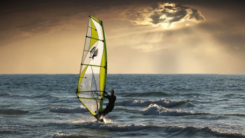 Windsurfster De Geus stijgt naar eerste plaats bij wereldbekerfinale