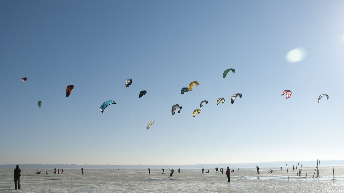 'Kitesurfen buiten aangewezen zones verstoort natuur'