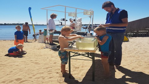 Kom ook watermeten elke dinsdagmiddag in de vakantie bij Strandlab op het Almeerderstrand