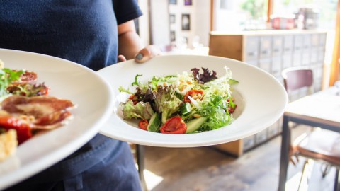 Nieuwe lunchroom helpt kansarme jongeren aan baan