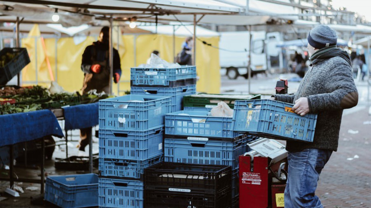 Wel naar de markt, maar op gepaste afstand