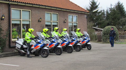 Dronken hardrijder rijdt zonder rijbewijs en verzekering op A6