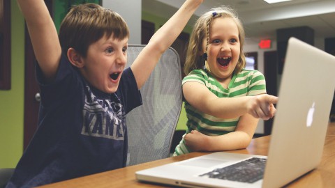 Almere City FC ondersteunt met laptops voor Learn2Work