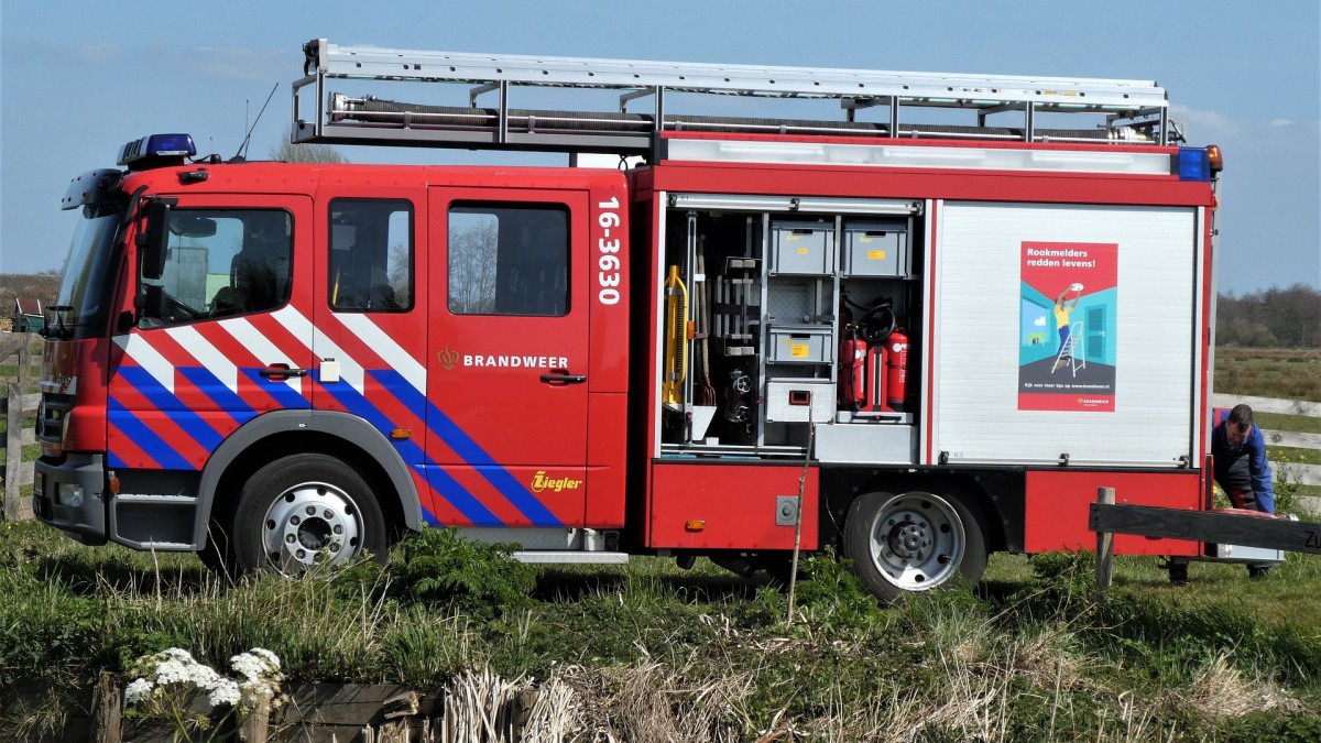 Brandweer Flevoland helpt in verzorgingshuis Hilversum: