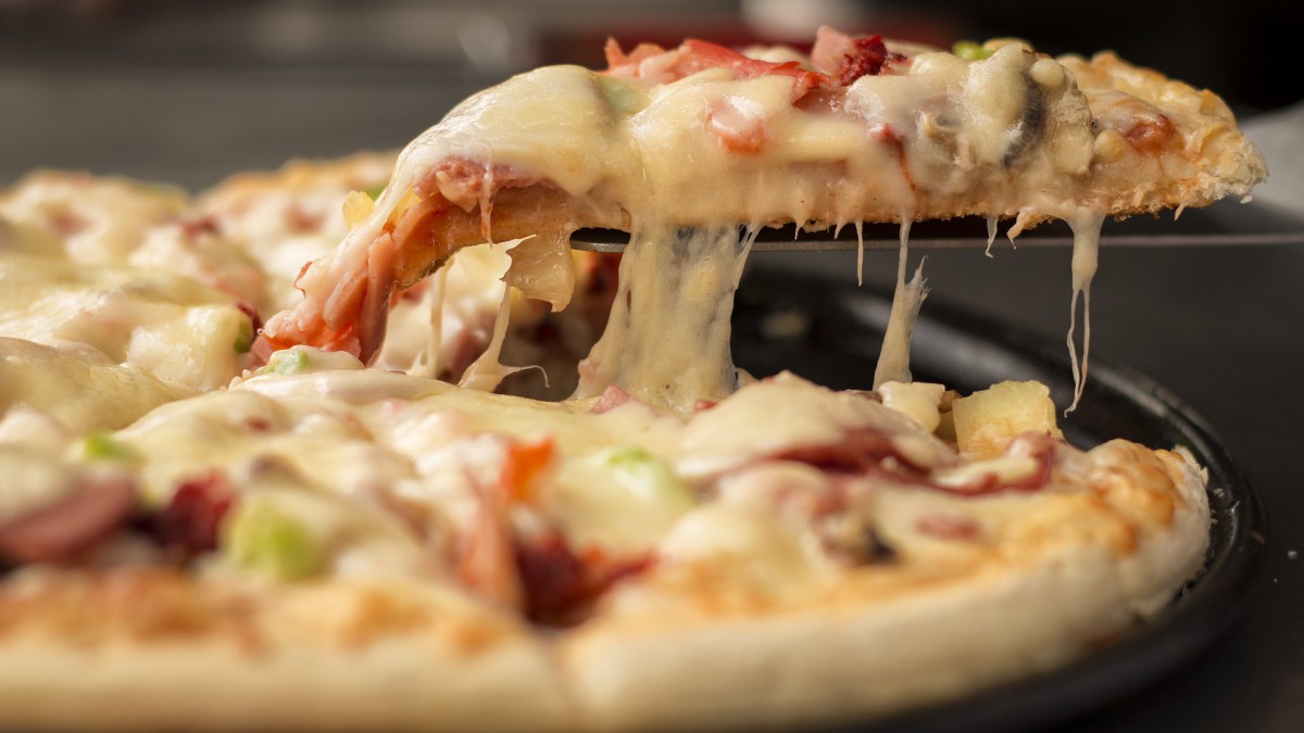 Thuis romantisch dineren met de pizza’s van Woodstone