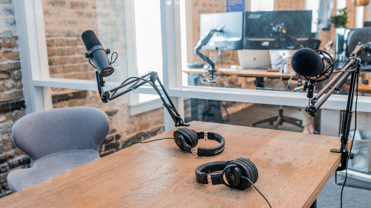 Welzijnsorganisatie De Schoor lanceert podcastserie “In Almere”