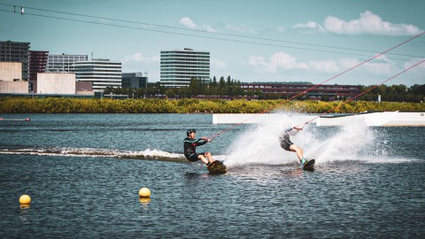 Vandaag maak je kans op waterskiën of wakeboarden voor 2 personen t.w.v. 90,00 euro!