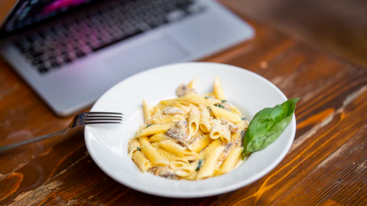 Recept van de week: Romige veganistische worst en spinaziepasta