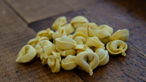 Recept van de week: Romige Tortellini met Parmezaanse Kip en Spinazie.