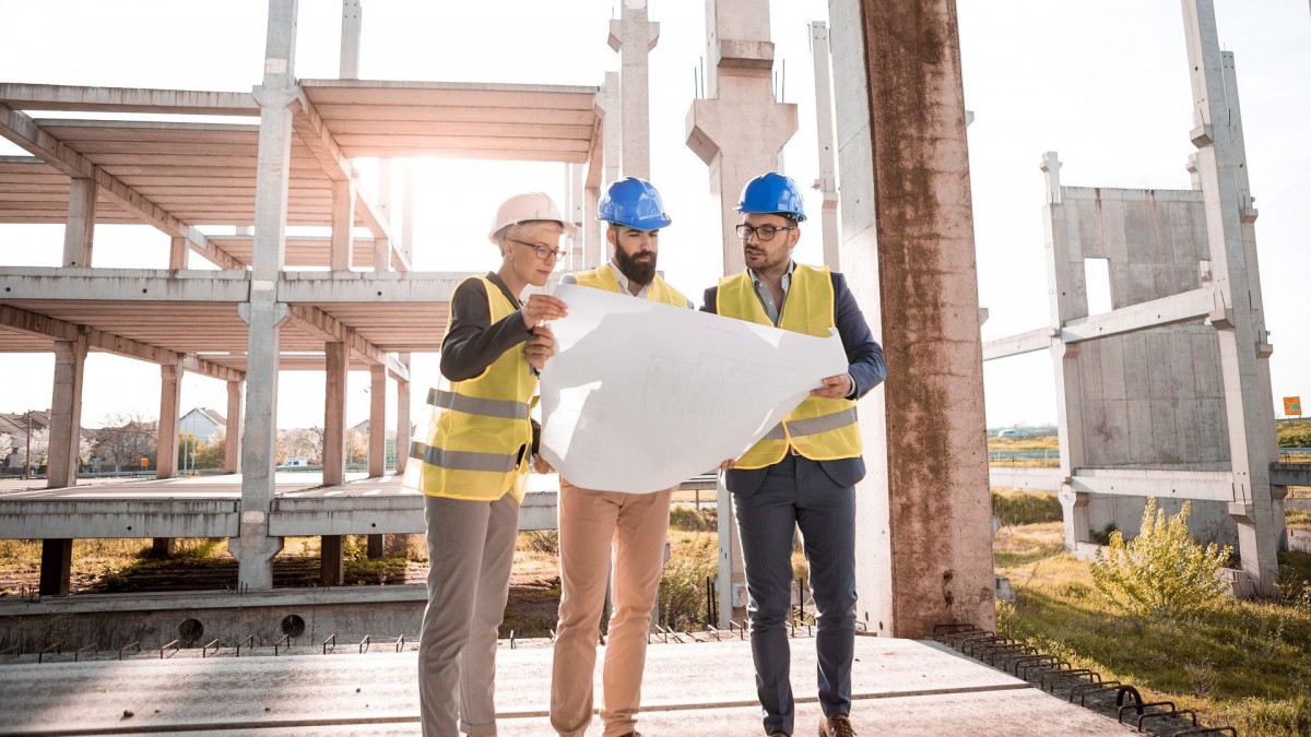 Start transformatie voormalig kantoorpand Louis Armstrongweg naar duurzame appartementen