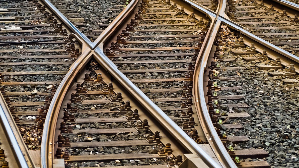 Propvolle coupés door defecte trein bij Almere Buiten