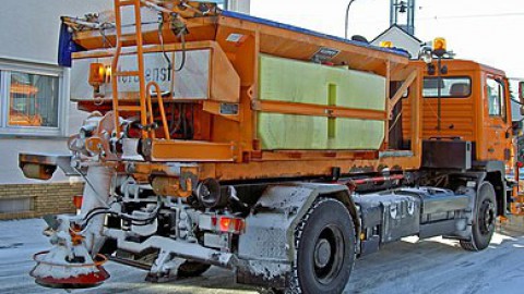 Geen sneeuw, toch alle strooiwagens de weg op 