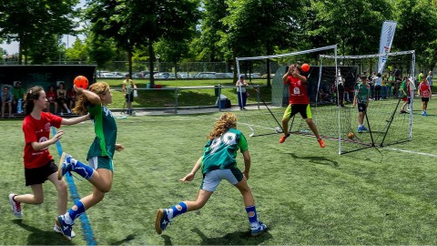 Handbalster Ten Holte leert veel bij Oranje